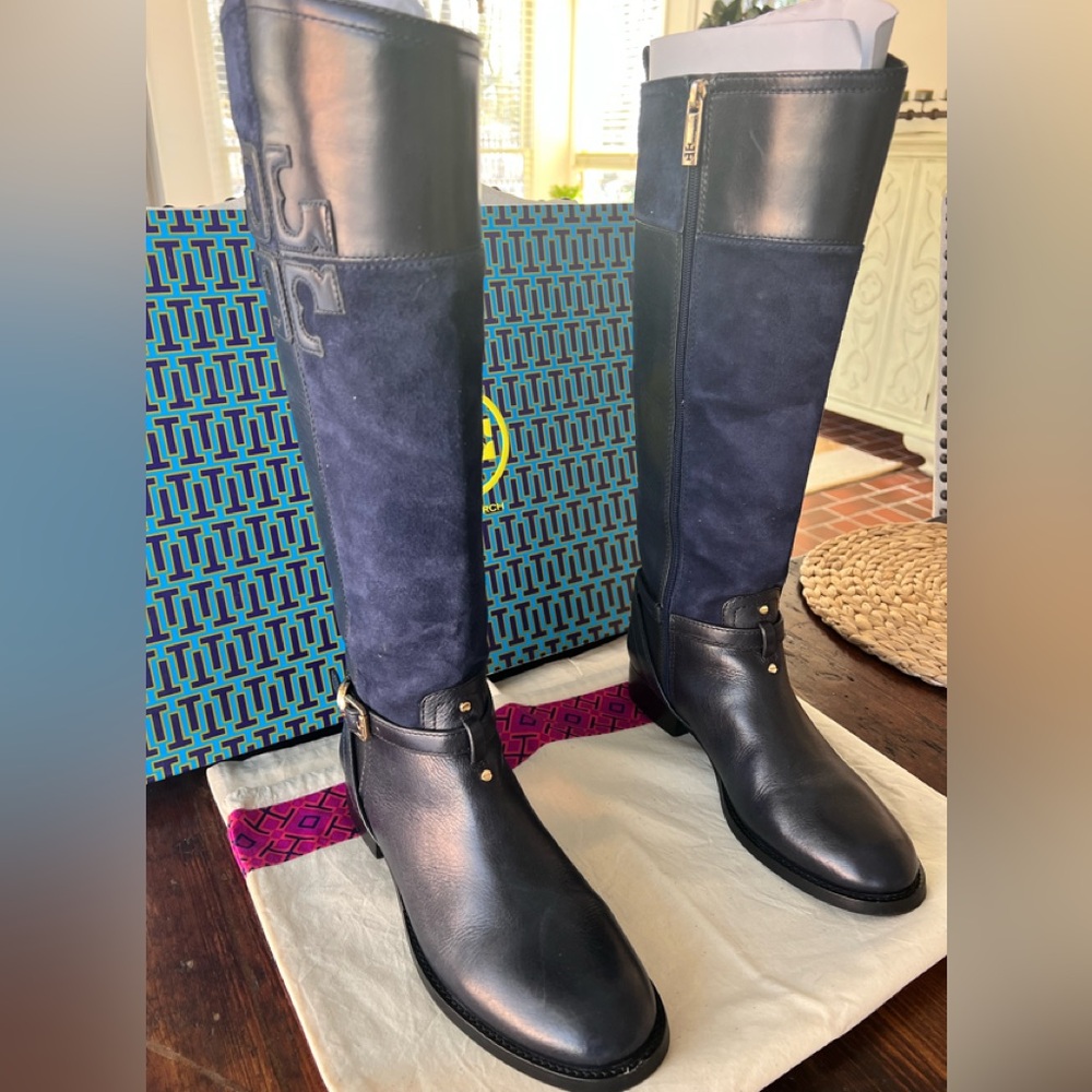 Almost New Vintage Tory Burch Lizzie Boot in Navy. Size 8